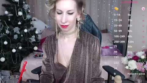 Adriana online show from December 11, 2024, 2:33 pm
