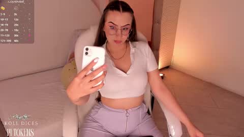 Snapshot of cherry_blond_ chatting on March 12, 2025, 12:42 am Cherry online show from March 12, 2025, 12:42 am