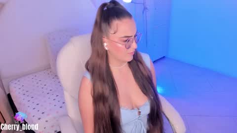 Snapshot of cherry_blond_ chatting on October 3, 2025, 9:23 pm Cherry online show from October 3, 2025, 9:23 pm