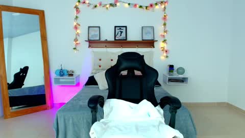 Snapshot of cherry_juicyxxx chatting on October 22, 2025, 8:52 pm irene online show from October 22, 2025, 8:52 pm