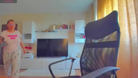 Snapshot of cherry_pie_69 chatting on October 1, 2025, 9:04 am mayra online show from October 1, 2025, 9:04 am