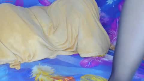 Mia online show from December 16, 2025, 7:46 am