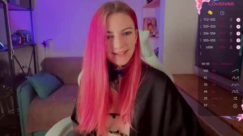 Snapshot of cherry_roxy chatting on November 18, 2025, 5:56 am Roxy online show from November 18, 2025, 5:56 am