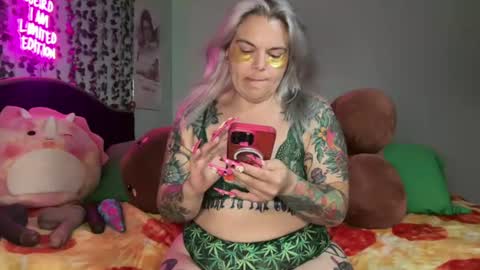 Snapshot of cherryb0mbb0mb chatting on June 22, 2026, 4:09 am CherryBombBomb online show from June 22, 2026, 4:09 am
