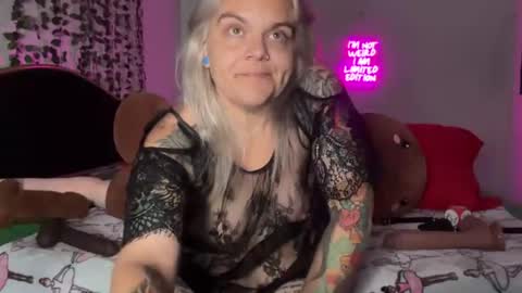CherryBombBomb online show from August 7, 2026, 4:36 am