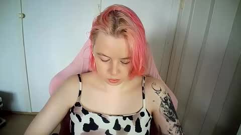 cherrybaby_0 online show from June 9, 2026, 1:01 pm