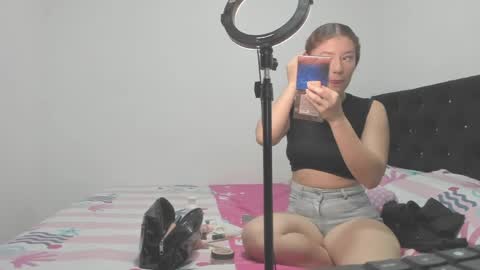 cherryblossom_23 online show from May 15, 2026, 9:33 pm