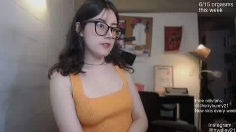 Sarah Prez online show from June 17, 2026, 4:15 am
