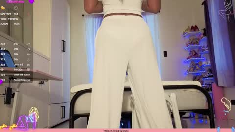 Snapshot of cherrycreme chatting on March 1, 2026, 2:24 am Cherry online show from March 1, 2026, 2:24 am