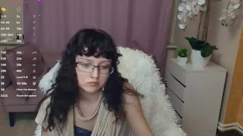 Isabel online show from June 11, 2026, 7:56 pm