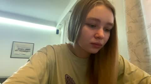 Snapshot of cherryleija chatting on April 2, 2026, 5:49 am Lei online show from April 2, 2026, 5:49 am