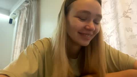 Snapshot of cherryleija chatting on April 3, 2026, 6:00 am Lei online show from April 3, 2026, 6:00 am