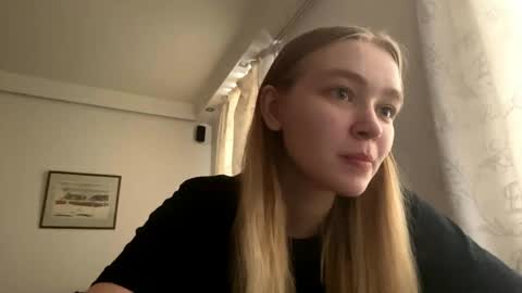 Snapshot of cherryleija chatting on April 4, 2026, 12:02 pm Lei online show from April 4, 2026, 12:02 pm