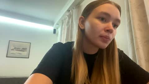 Snapshot of cherryleija chatting on April 7, 2026, 3:23 pm Lei online show from April 7, 2026, 3:23 pm
