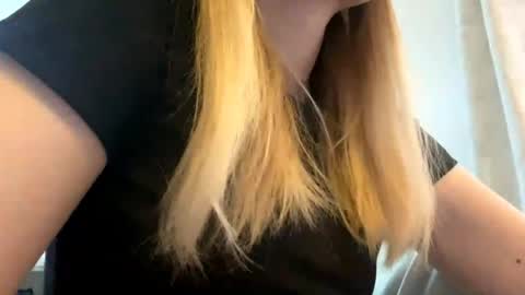 Snapshot of cherryleija chatting on April 13, 2026, 5:35 am Lei online show from April 13, 2026, 5:35 am