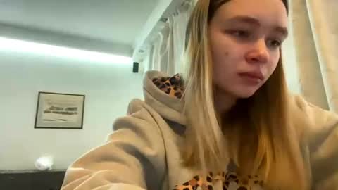 Snapshot of cherryleija chatting on April 14, 2026, 5:24 am Lei online show from April 14, 2026, 5:24 am
