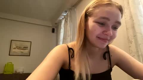 Snapshot of cherryleija chatting on April 16, 2026, 5:19 am Lei online show from April 16, 2026, 5:19 am