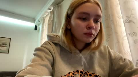Snapshot of cherryleija chatting on April 19, 2026, 11:09 am Lei online show from April 19, 2026, 11:09 am