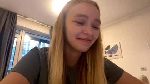 Snapshot of cherryleija chatting on April 25, 2026, 3:42 pm Lei online show from April 25, 2026, 3:42 pm
