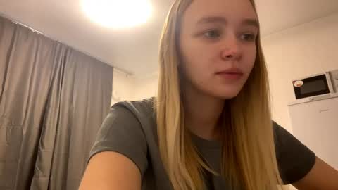 Snapshot of cherryleija chatting on April 26, 2026, 5:27 am Lei online show from April 26, 2026, 5:27 am
