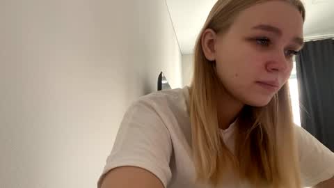 Snapshot of cherryleija chatting on May 10, 2026, 9:25 am Lei online show from May 10, 2026, 9:25 am