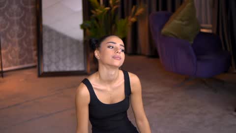 Selena online show from February 1, 2025, 7:44 pm