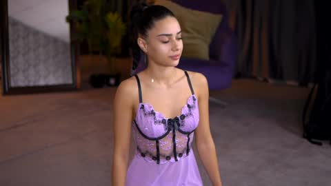Selena online show from February 6, 2025, 7:51 pm