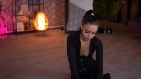 Selena online show from March 5, 2025, 9:37 pm