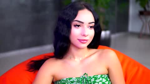 Snapshot of cherryselena chatting on October 1, 2025, 6:58 pm Selena online show from October 1, 2025, 6:58 pm