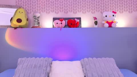 cheryelfox online show from May 4, 2026, 9:44 pm