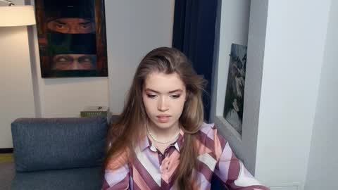 Mia  online show from April 1, 2026, 7:20 am