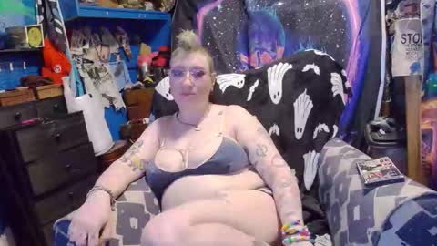 Snapshot of chiaroscurosiren chatting on December 15, 2025, 6:17 am CurvySiren online show from December 15, 2025, 6:17 am