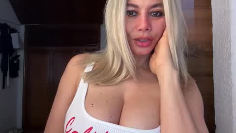 sexypau online show from October 5, 2025, 9:24 pm