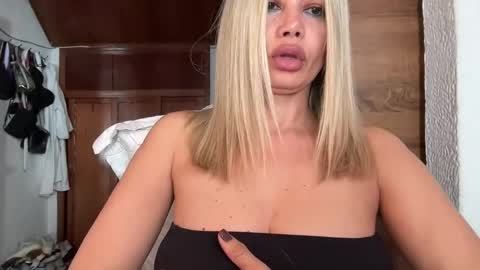 sexypau online show from November 1, 2025, 8:22 pm