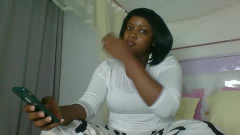 Queen online show from February 2, 2026, 4:49 pm