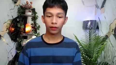 chick_renz online show from October 9, 2025, 4:38 pm