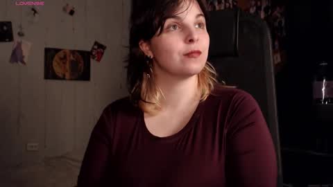 Saya online show from December 17, 2025, 9:10 pm