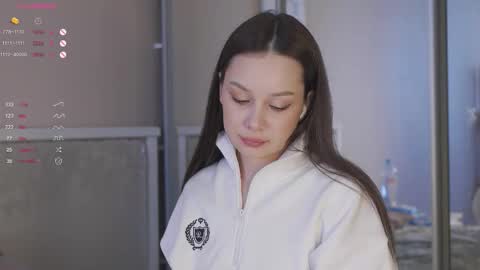 Snapshot of chillgirlll chatting on March 9, 2026, 5:44 am Nicole online show from March 9, 2026, 5:44 am