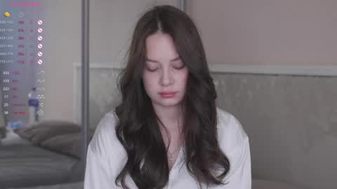 Nicole online show from May 19, 2026, 4:52 am