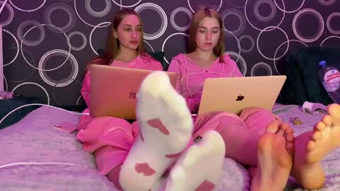 Snapshot of chillgoddess chatting on December 6, 2024, 7:01 pm Goddess Vika - owner of all ur money online show from December 6, 2024, 7:01 pm