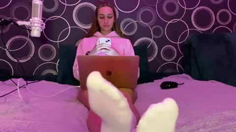 Snapshot of chillgoddess chatting on December 8, 2024, 1:25 pm Goddess Vika - owner of all ur money online show from December 8, 2024, 1:25 pm