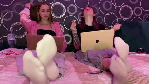 Snapshot of chillgoddess chatting on December 10, 2024, 5:00 pm Goddess Vika - owner of all ur money online show from December 10, 2024, 5:00 pm