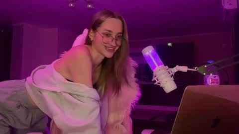 Snapshot of chillgoddess chatting on December 24, 2024, 6:28 pm Goddess Vika - owner of all ur money online show from December 24, 2024, 6:28 pm