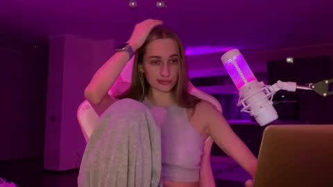 Snapshot of chillgoddess chatting on December 25, 2024, 4:11 pm Goddess Vika - owner of all ur money online show from December 25, 2024, 4:11 pm