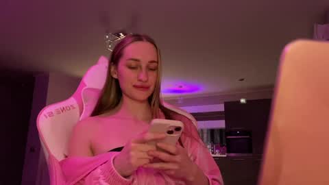 Snapshot of chillgoddess chatting on January 23, 2025, 8:24 pm Goddess Vika - owner of all ur money online show from January 23, 2025, 8:24 pm