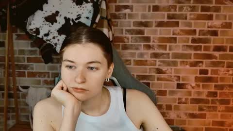 Snapshot of chillsnail_bro chatting on May 1, 2026, 5:12 am Bella online show from May 1, 2026, 5:12 am