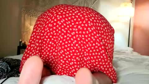 yoursensualparadise online show from May 5, 2026, 4:15 pm