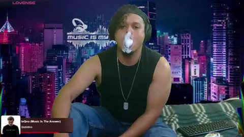 Snapshot of chinoroz chatting on February 22, 2025, 9:15 pm Enrique online show from February 22, 2025, 9:15 pm