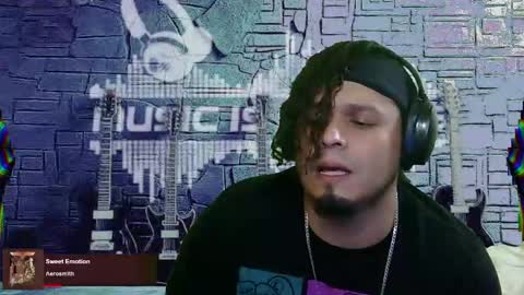 Snapshot of chinoroz chatting on March 8, 2025, 12:30 pm Enrique online show from March 8, 2025, 12:30 pm