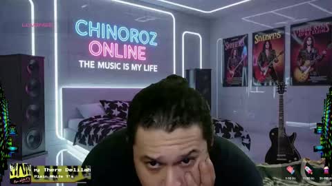 Snapshot of chinoroz chatting on October 3, 2025, 8:06 pm Enrique online show from October 3, 2025, 8:06 pm